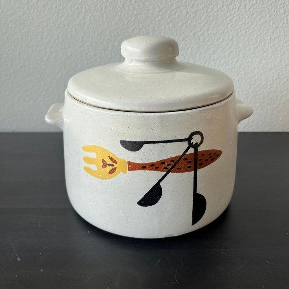 1960s Vintage West Bend Pottery Stoneware Cookie Jar // Bean Pot // Kitchen Tool - Picture 1 of 8